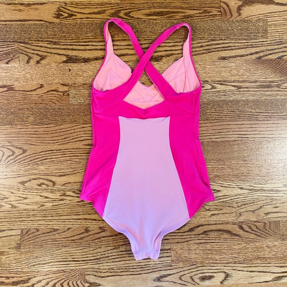 One-Piece Colorblock Swimsuit - Picture 2 of 3